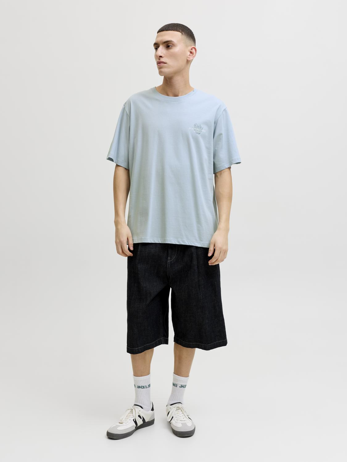 model_shot-front_full